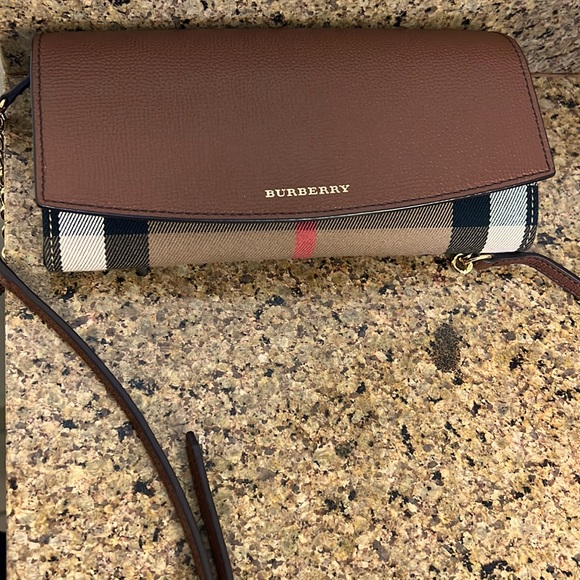 Authentic Burberry Crossbody - Picture 1 of 7